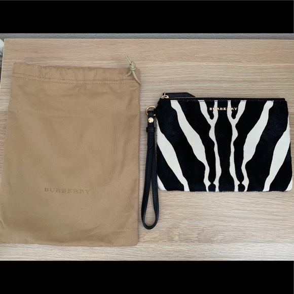 NEW! Authentic Burberry Zebra Wristlet - Picture 1 of 2